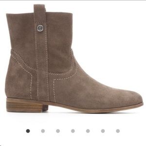 {Frye & Co.} “Sarah” Shortie Suede Booties Womens size 7 EUC.